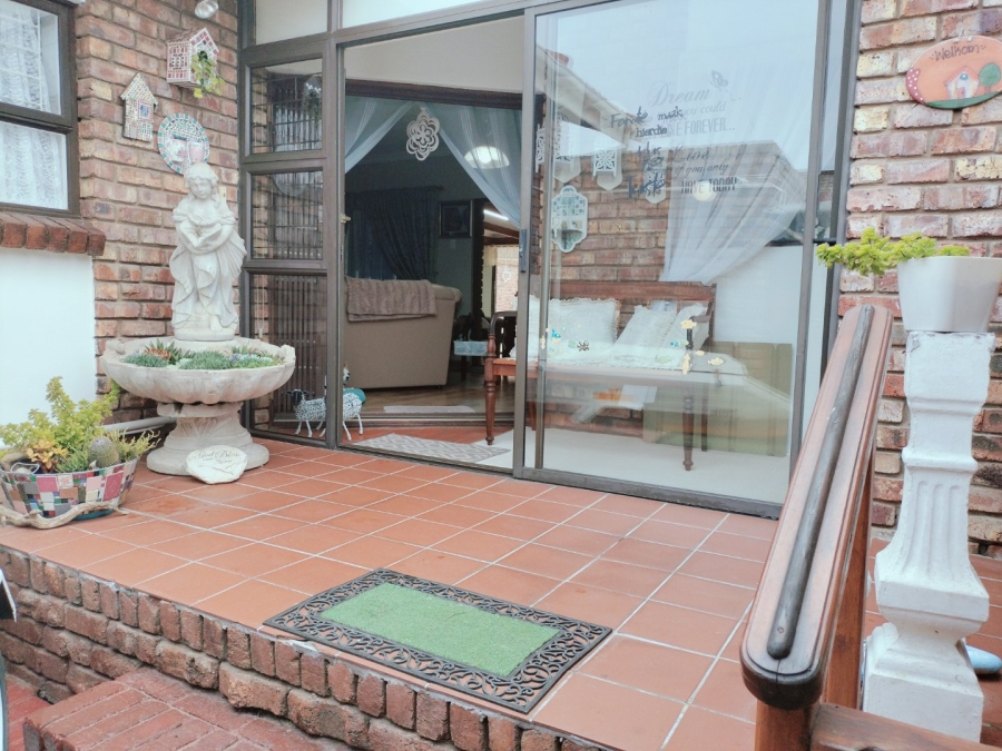3 Bedroom Property for Sale in Deoville Park Western Cape